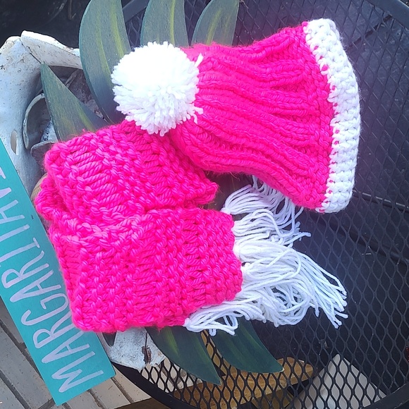 Scarf/Hat - Picture 3 of 8